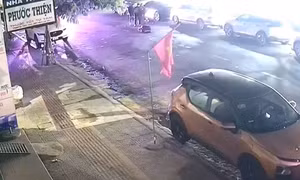 Truy tìm xe máy kẹp 3 tông chết người đi bộ qua đường rồi bỏ trốn