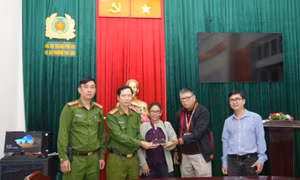 Du khách Mỹ bị giật điện thoại khi tham quan Huế, công an nhanh chóng tìm kẻ cướp giật