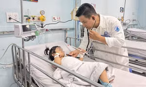 Bệnh tay chân miệng tăng cấp, 3 ca tử vong tại TP HCM