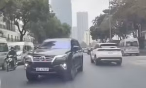 Tự ý lắp đèn ưu tiên trên ô tô, tài xế bị phạt 5 triệu đồng
