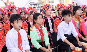 Trường phổ thông nội trú có thể tuyển sinh học sinh nước láng giềng theo nhiệm vụ 
