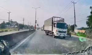 Tài xế lái xe tải ngược chiều trên quốc lộ 22 bị phạt 19 triệu đồng
