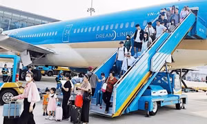 Đủ cách giảm áp lực giá vé máy bay
