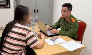 Nữ sinh mang 114 chỉ vàng đi bán với nhiều biểu hiện bất thường