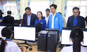 Chăm lo thanh thiếu nhi vùng biên giới