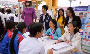 Trên 1.000 học sinh tham gia Ngày hội tư vấn tuyển sinh – hướng nghiệp năm 2026