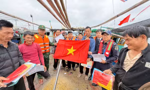 Đẩy mạnh tuyên truyền, phổ biến pháp luật trên vùng biển Vạn Gia