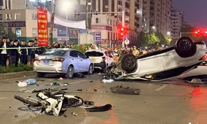 Hà Nội: Tài xế xe Lexus ngủ gật, gây tai nạn liên hoàn, 2 người bị thương