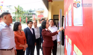Phó Chủ tịch Quốc hội Nguyễn Thị Thanh kiểm tra công tác bầu cử tại Quảng Ninh