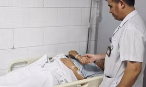 10 du khách ngộ độc sau khi ăn cá chình, nhiều người tê bì toàn thân