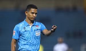 Trọng tài ngoại điều hành trận Hà Nội FC - Công an Hà Nội