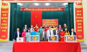 Phường Hoành Bồ thưởng nóng cho các khu vực hoàn thành sớm việc bầu cử