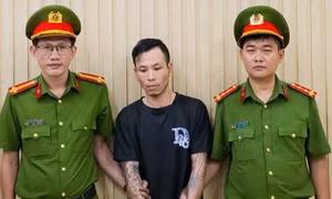 Tạm giữ nhân viên quán ốc ở phường Hòa Hưng đánh shipper bằng ghế nhựa