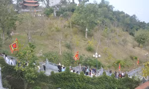 Đầu năm về với đền Cửa Ông