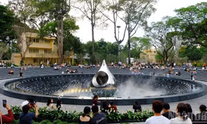 Người dân Thành phố Hồ Chí Minh trải nghiệm không gian xanh tại Công viên số 1 Lý Thái Tổ