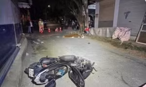 Xe máy đâm vào cây si trên vỉa hè ở Hải Phòng, thanh niên 23 tuổi tử vong