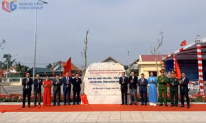 Xã Hải Hoà gắn biển 2 công trình chào mừng bầu cử 