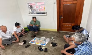 Đánh bạc tại gia, Công an tạm giữ 6 đối tượng