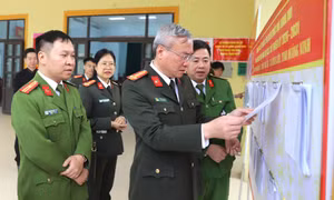 Đoàn công tác Công an tỉnh kiểm tra công tác đảm bảo ANTT và chuẩn bị bầu cử tại các xã Bình Liêu, Hoành Mô và Lục Hồn