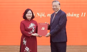 Đồng chí Bùi Thị Minh Hoài giữ chức Bí thư Đảng ủy Mặt trận Tổ quốc, các đoàn thể Trung ương
