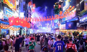 Đông đảo khách Việt quay lại với du lịch trong nước vì ngại thủ tục visa