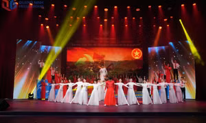 Đội thi Đặc khu Vân Đồn giành Nhất toàn đoàn Liên hoan Tiếng hát khu dân cư tỉnh Quảng Ninh năm 2025