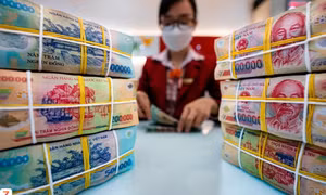 Vì sao ngân hàng dồn dập tăng lãi suất tiết kiệm?