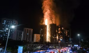 Vụ cháy chung cư ở Hong Kong (Trung Quốc): Bắt giữ 3 nghi phạm bị cáo buộc ngộ sát - Ít nhất 44 người thiệt mạng