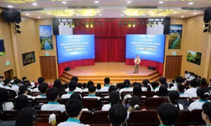 Người trẻ ứng phó với tin giả, lừa đảo trực tuyến như thế nào?