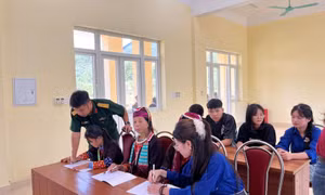 Lớp học ấm tình quân - dân