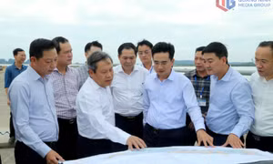 Đồng chí Bí thư Tỉnh ủy Vũ Đại Thắng kiểm tra tiến độ Dự án Khu đô thị phức hợp Hạ Long Xanh