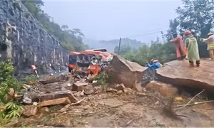 Thủ tướng yêu cầu làm rõ nguyên nhân vụ sạt lở làm 6 người chết trên đèo Khánh Lê