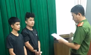Dùng dao giải quyết mâu thuẫn ở quán karaoke, 1 người chết, 1 người bị thương