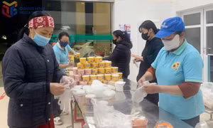 Những nồi cháo, hộp cơm lan tỏa yêu thương