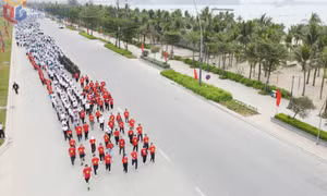 Gần 10.000 người tham gia chương trình “Bước chân bên bờ di sản”