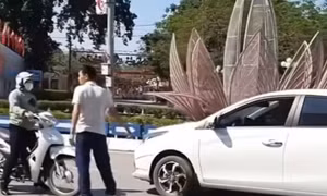 Đi ô tô ngược chiều vòng xoay, còn dừng lại cãi vã, tài xế bị phạt 19 triệu đồng