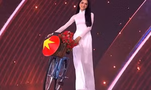 Sự thật sau phần trình diễn áo dài trắng của Hương Giang tại Miss Universe 2025