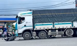 Xe tải va chạm xe máy ở TPHCM, nữ sinh viên 20 tuổi tử vong tại chỗ