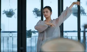 Nghệ sĩ Ưu tú Kiều Anh thể hiện tài năng múa trong phim mới “Gia đình trái dấu”