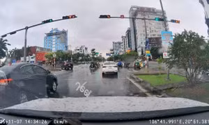 Từ nguồn tin báo của người dân, phạt tài xế vượt đèn đỏ ở Hải Phòng