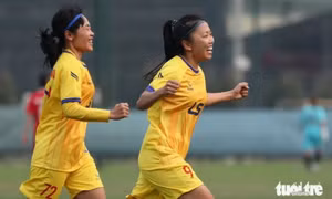 Huỳnh Như ghi bàn vào lưới... tuyển nữ Việt Nam
