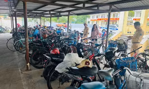 Đồng loạt tổng kiểm tra các điểm trông giữ xe trong và ngoài trường học