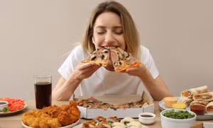 Ảnh hưởng của tâm lý và thói quen ăn uống đến cân nặng
