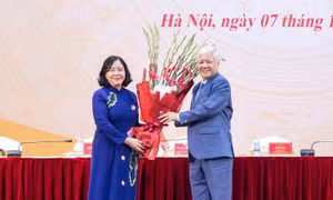 Đồng chí Bùi Thị Minh Hoài giữ chức Chủ tịch Ủy ban Trung ương Mặt trận Tổ quốc Việt Nam khóa X