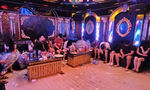 300 cảnh sát đồng loạt tấn công 3 quán karaoke trá hình tổ chức sử dụng ma túy
