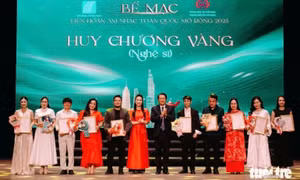 Tùng Dương đoạt huy chương vàng Liên hoan Âm nhạc toàn quốc