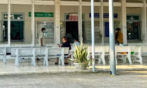 Người đi xe máy tử vong sau va chạm liên hoàn với người đi bộ và xe tải