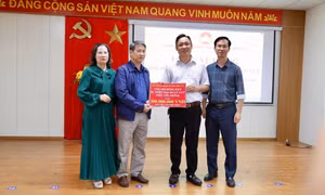 Phường Hồng Gai: Tiếp nhận hơn 1,4 tỷ đồng kinh phí và hiện vật ủng hộ đồng bào vùng lũ lụt