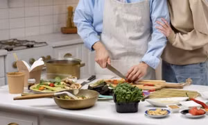 Đừng so hạnh phúc gia đình mình bằng thước đo của người khác