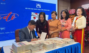Hội VHNT Quảng Ninh ra mắt sách của hội viên